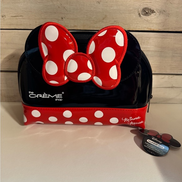 The Creme Shop x Disney’s Minnie Mouse Beauty Bundle - Makeup Bag, Masks, etc.. - Picture 5 of 6